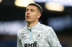 队报:热刺就艾斯特福与伯恩利重启谈判,伯恩利冬窗要价3500万欧