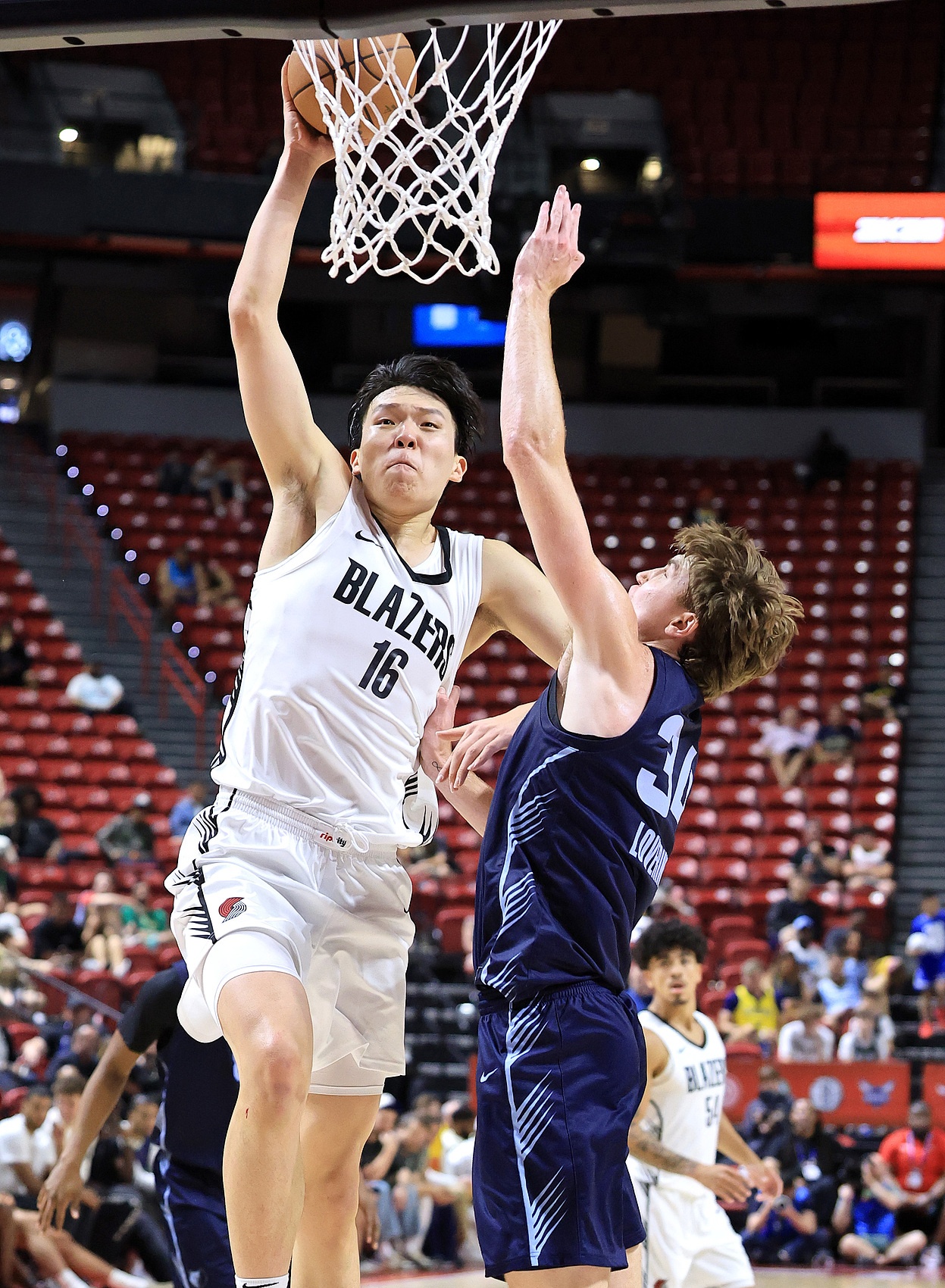 吕佩尔：杨瀚森是很棒的传球手&amp;能投篮 在场上能做很多事情