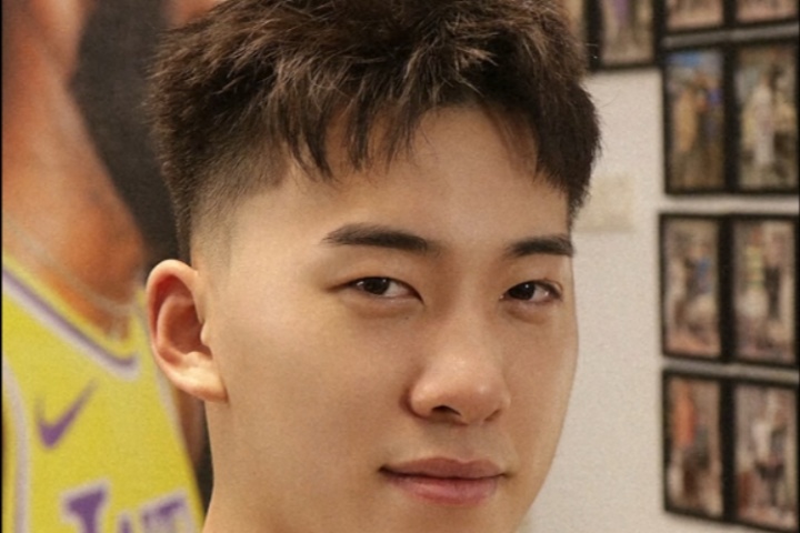 超级大乐透开奖结果-“暑假工”打完了！中国男篮前锋王俊杰的最新发型 你给几分？