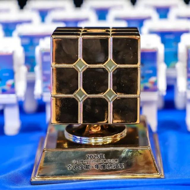 大乐透今日开奖-8岁“小孩哥”曹柏辅：指尖魔方转出全国荣耀|总冠军|金字塔|复原|新区|大神_新浪体育_新浪新闻