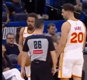 大乐透开奖结果今天奖-球砸裁判、抢断裁判、戏耍裁判！吹扬嘲弄比赛遭驱逐