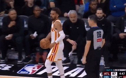 大乐透开奖结果今天奖-球砸裁判、抢断裁判、戏耍裁判！吹扬嘲弄比赛遭驱逐